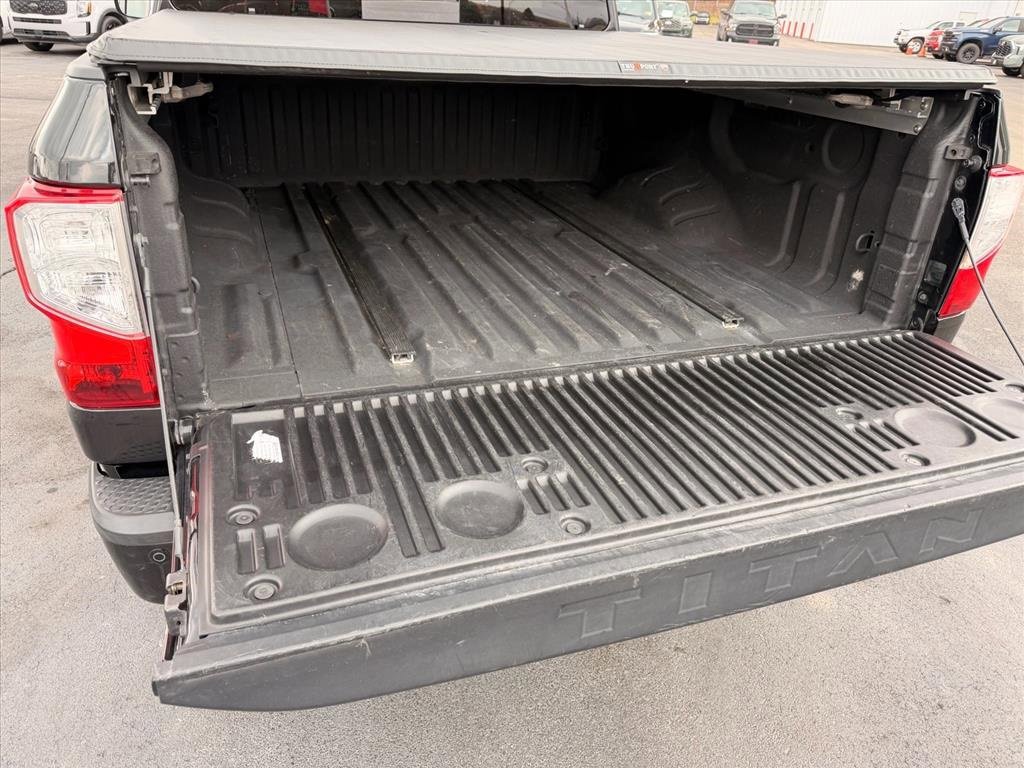Used 2018 Nissan Titan SL image 23