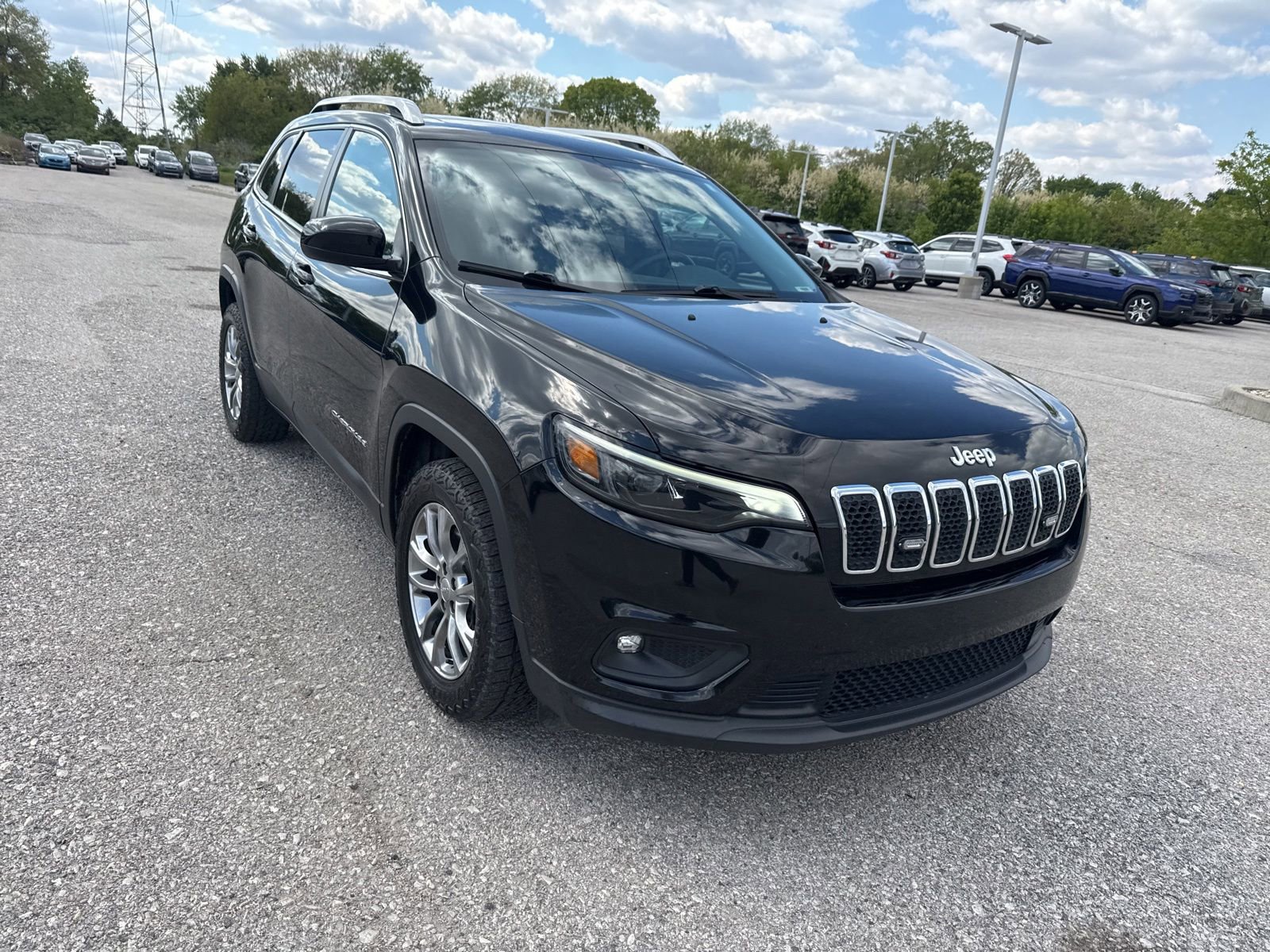 Used 2019 Jeep Cherokee Latitude Plus w/ Comfort/Convenience Group FWD image 5