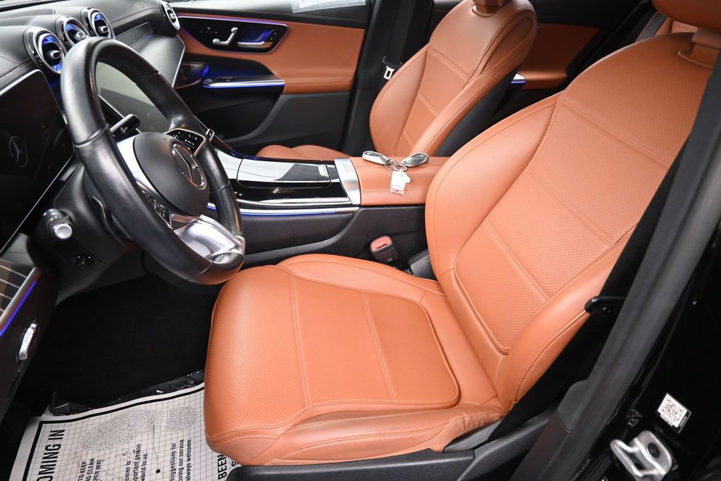 Used 2023 Mercedes-Benz GLC 300 4MATIC w/ Exclusive Trim Package image 23