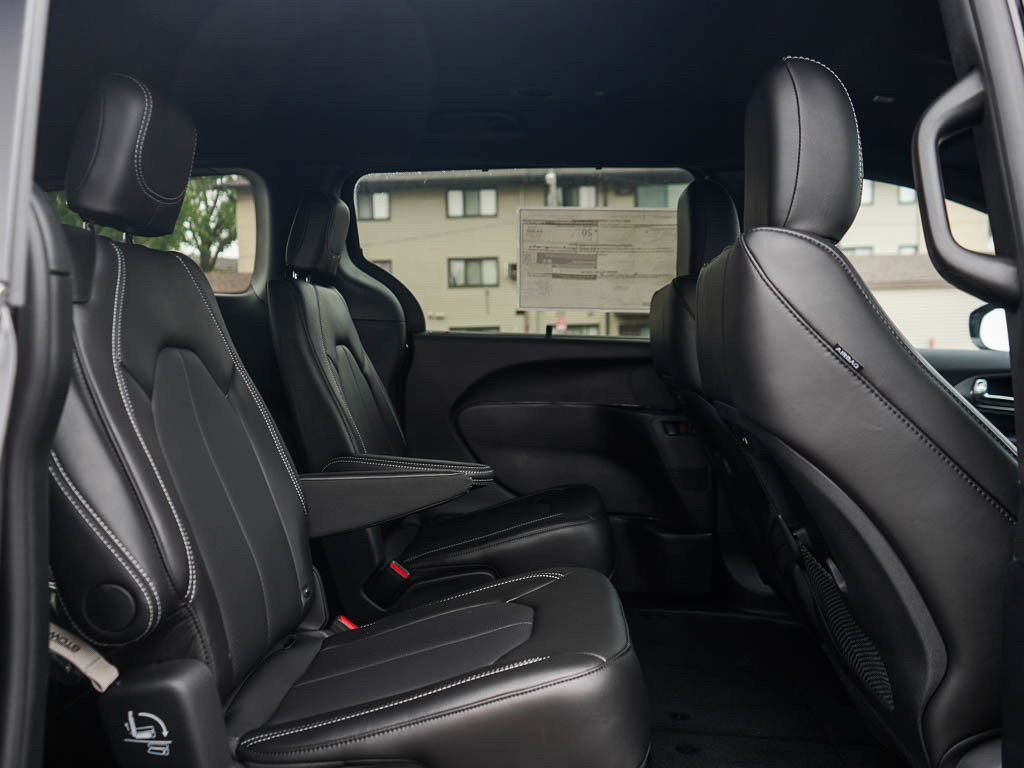 New 2026 Chrysler Pacifica Select image 13