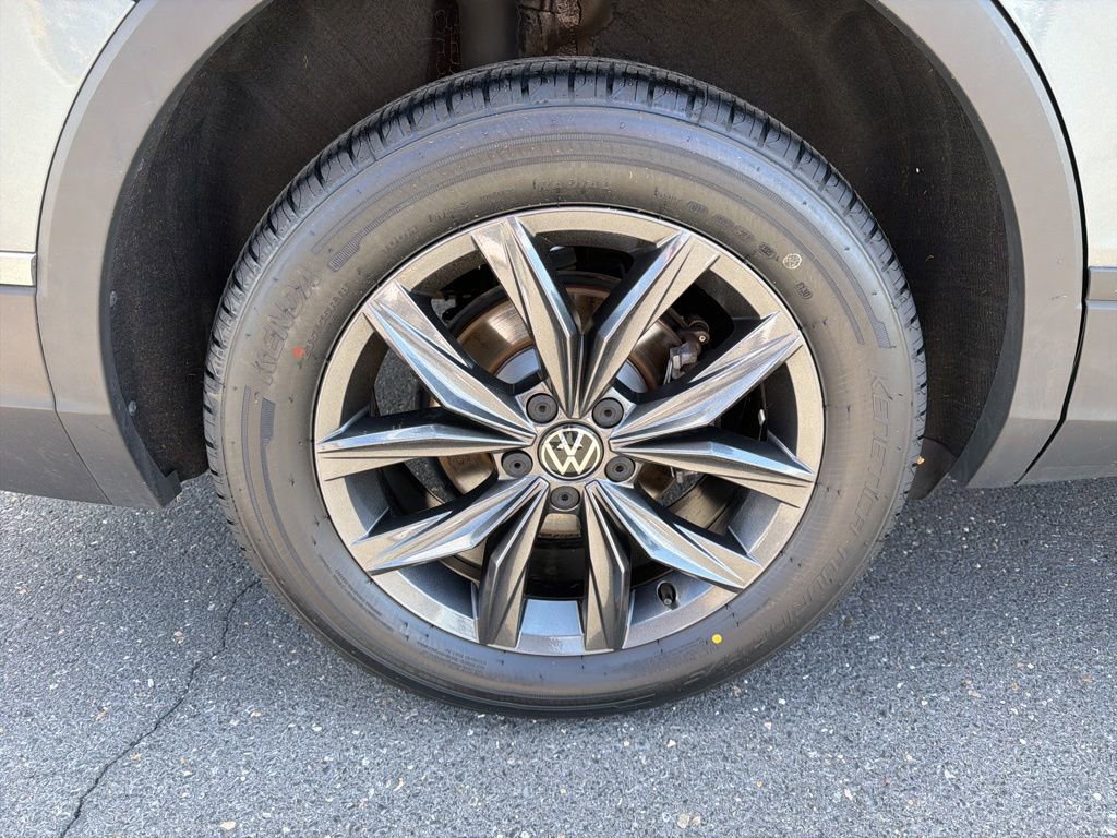 Used 2023 Volkswagen Tiguan SE FWD image 11