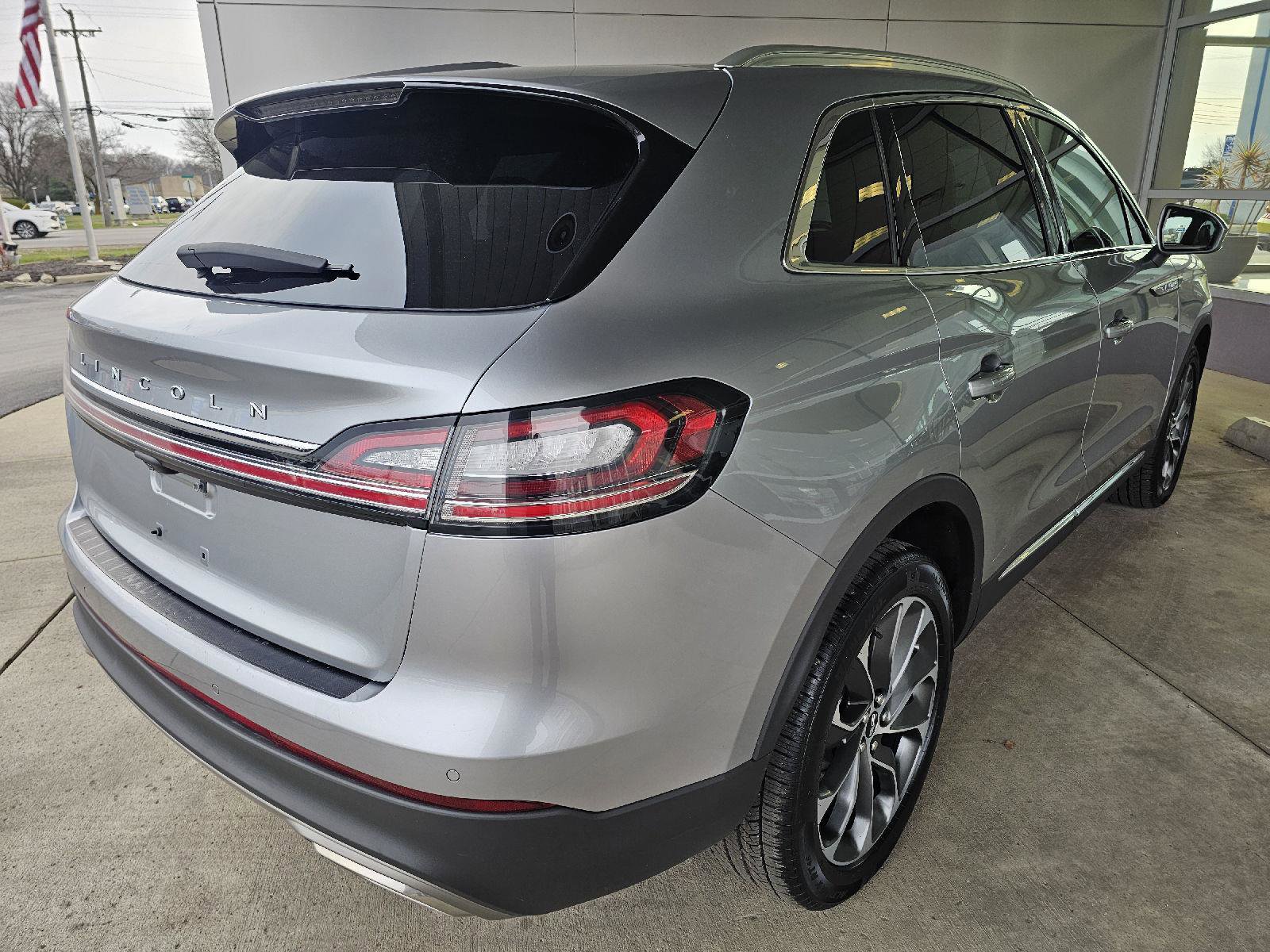 Used 2022 Lincoln Nautilus Reserve AWD/4WD image 5