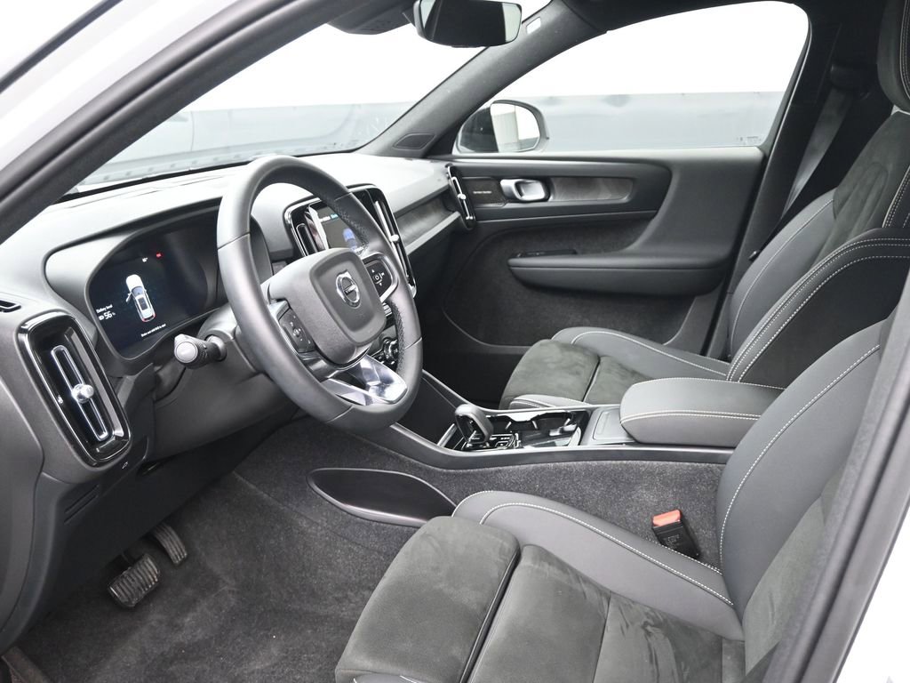 Used 2023 Volvo XC40 Recharge Ultimate w/ Protection Package Premier image 9