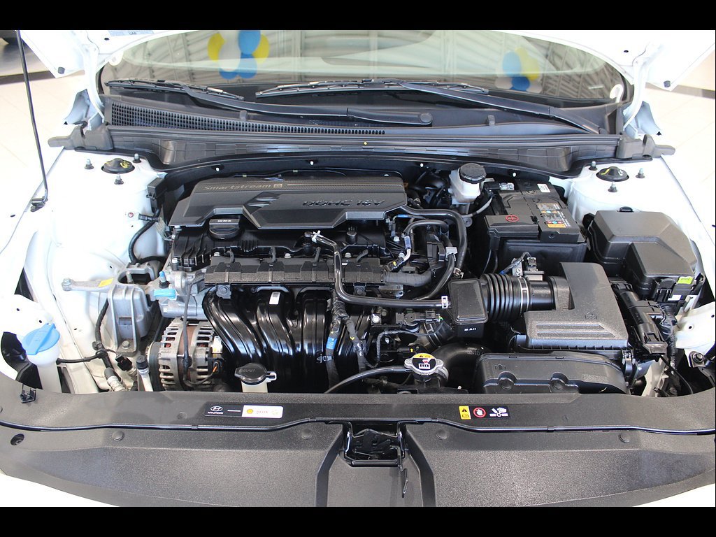 Used 2025 Hyundai Elantra SEL FWD image 31