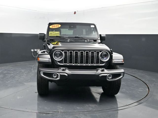 Used 2025 Jeep Wrangler Sahara image 2