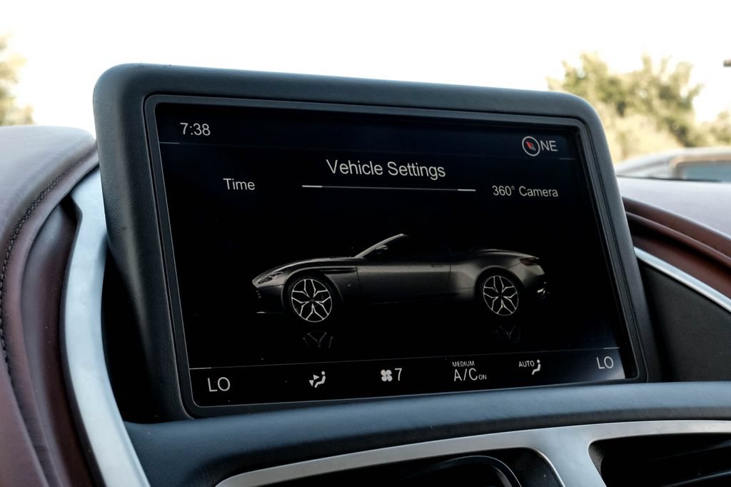 Used 2019 Aston Martin DB11 Volante RWD image 35