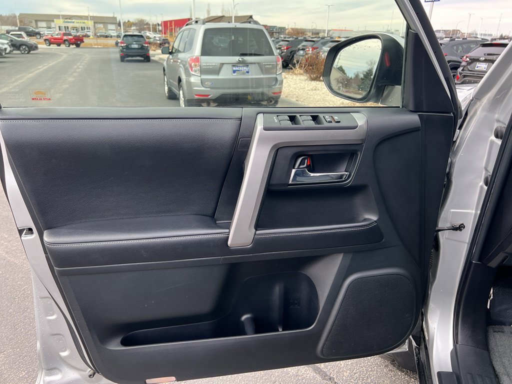 Used 2016 Toyota 4Runner SR5 Premium image 22