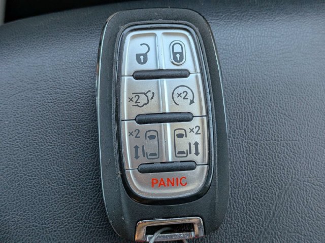 Used 2024 Chrysler Pacifica Touring-L FWD image 29