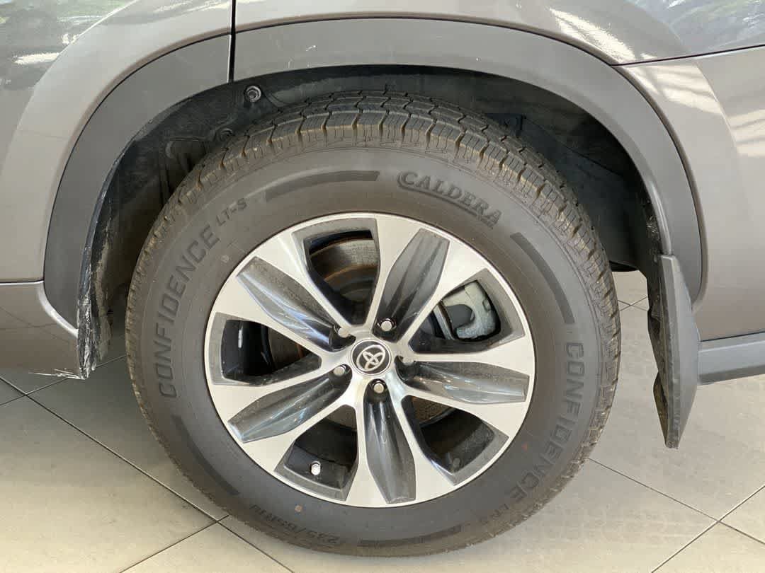 Certified 2021 Toyota Highlander XLE AWD/4WD image 13