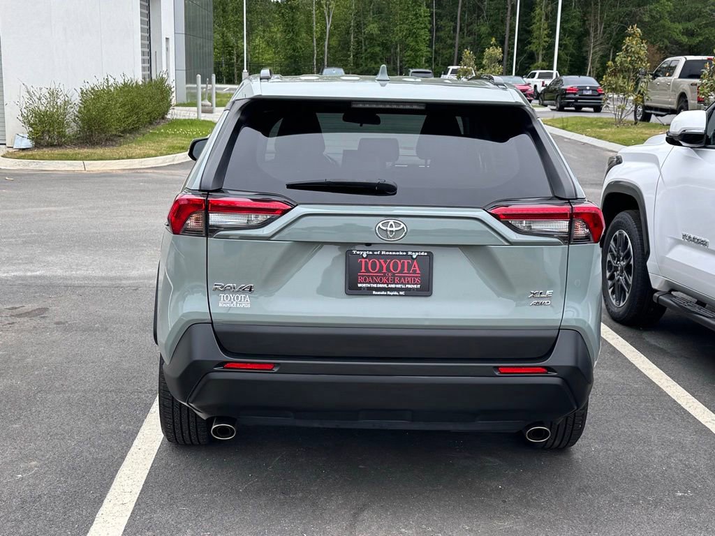 Used 2020 Toyota RAV4 XLE w/ Convenience Package AWD/4WD image 5
