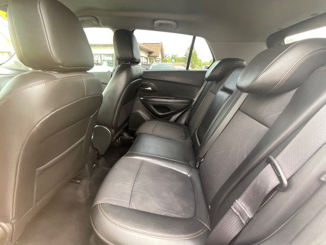 Used 2020 Chevrolet Trax LT w/ LT Convenience Package AWD/4WD image 22
