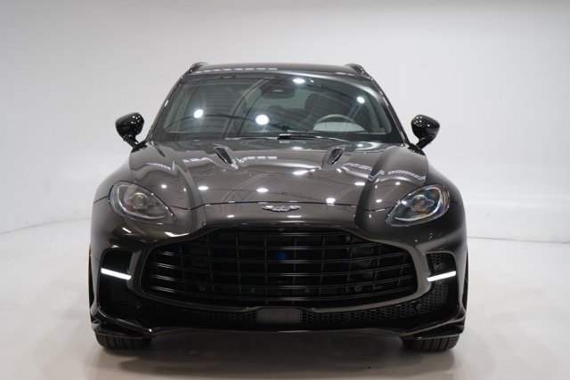 Used 2025 Aston Martin DBX 707 image 2