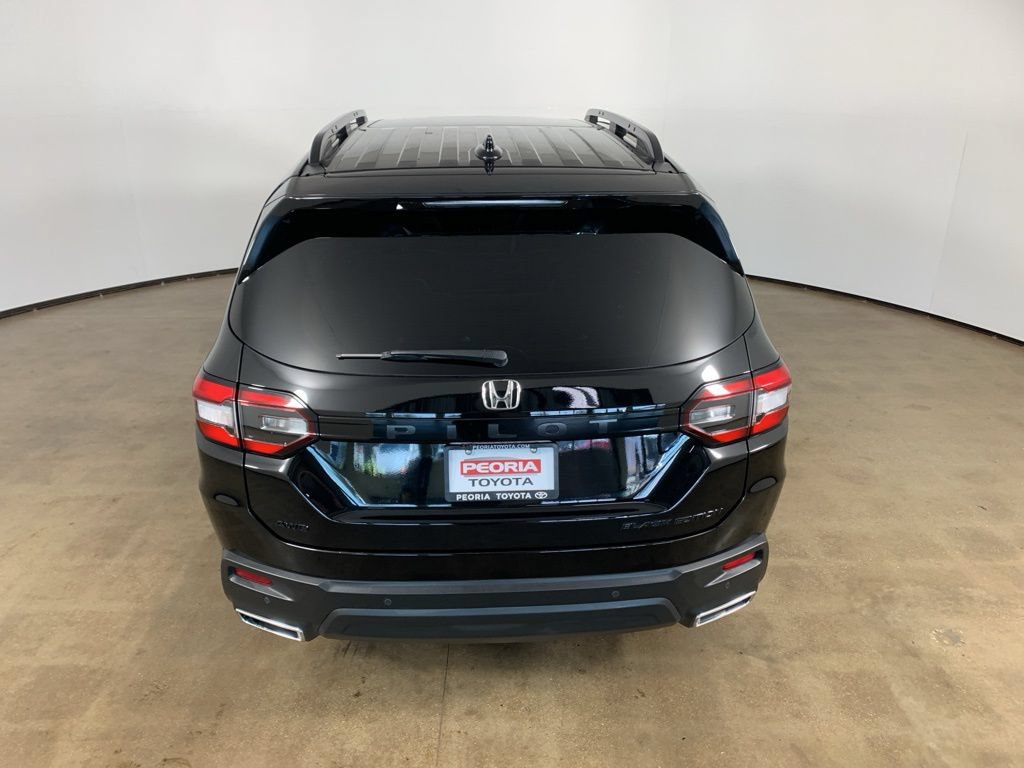 Used 2025 Honda Pilot Black Edition image 11