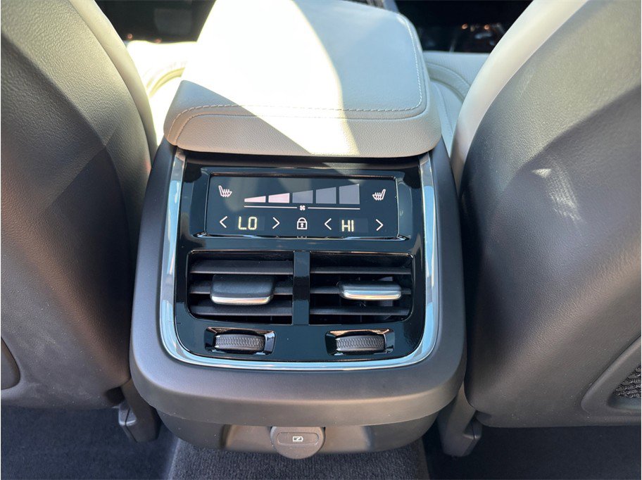 Used 2024 Volvo V60 B5 Cross Country Ultimate w/ Climate Package image 43