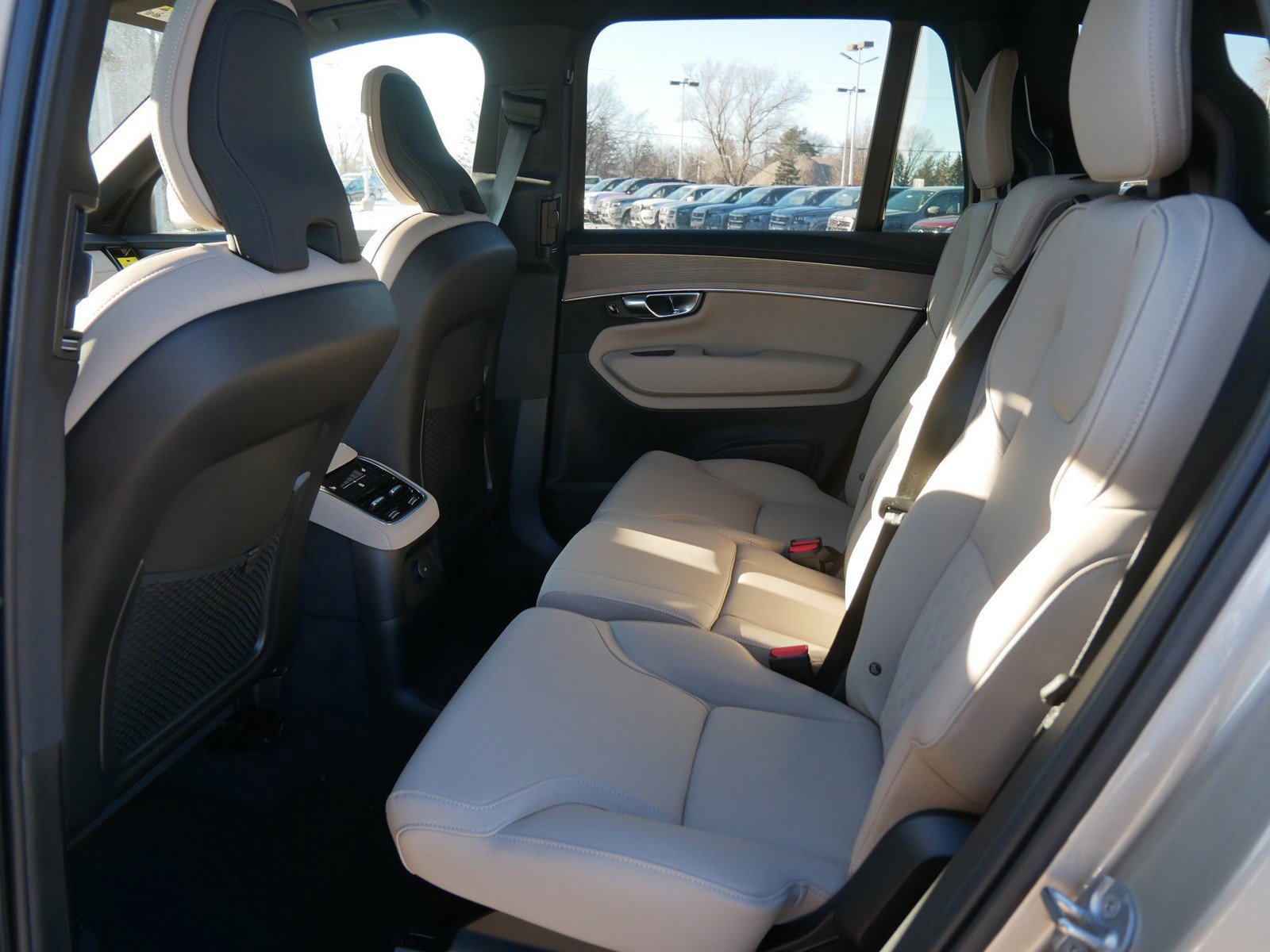 New 2026 Volvo XC90 T8 Plus w/ Protection Package Premier image 6