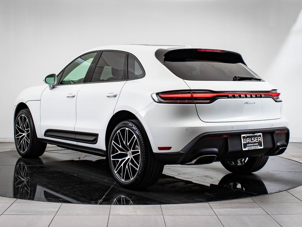 Certified 2025 Porsche Macan image 3