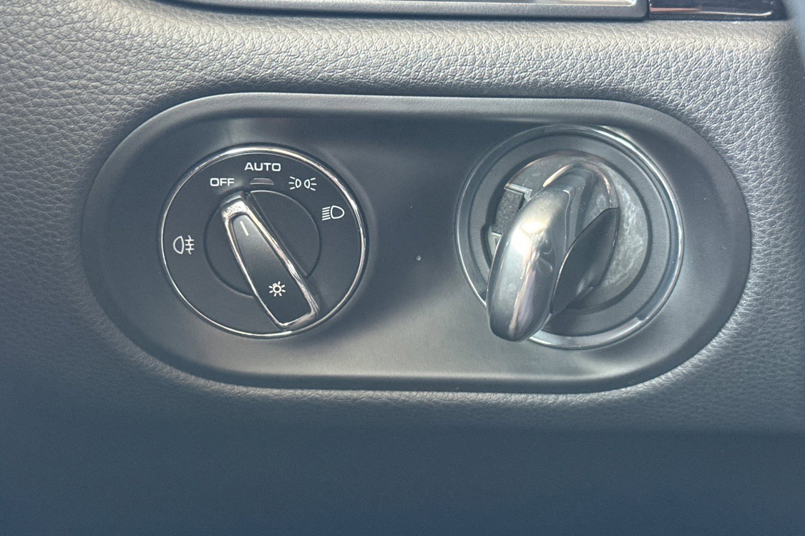 Certified 2023 Porsche Macan AWD/4WD image 23