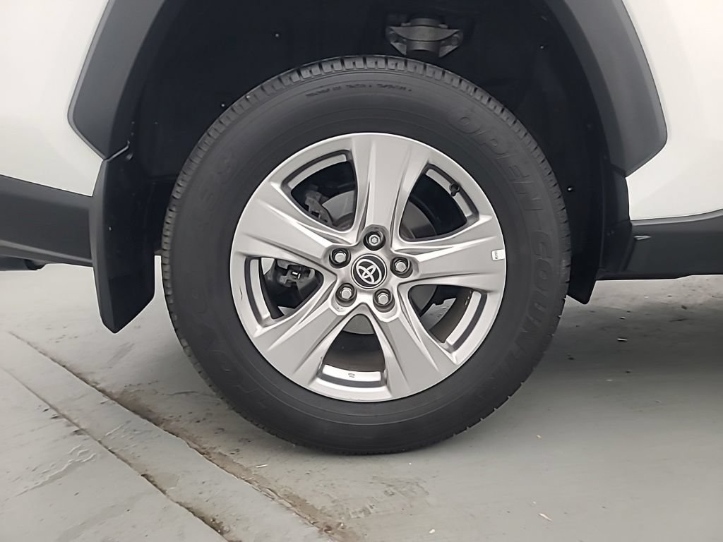 Used 2023 Toyota RAV4 XLE AWD/4WD image 11