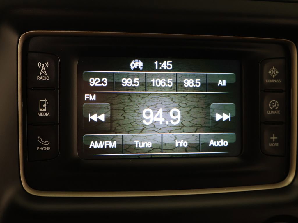 Used 2017 Jeep Grand Cherokee Laredo AWD/4WD image 29