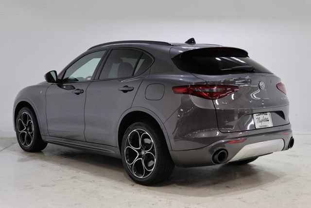 Used 2023 Alfa Romeo Stelvio Ti AWD/4WD image 5