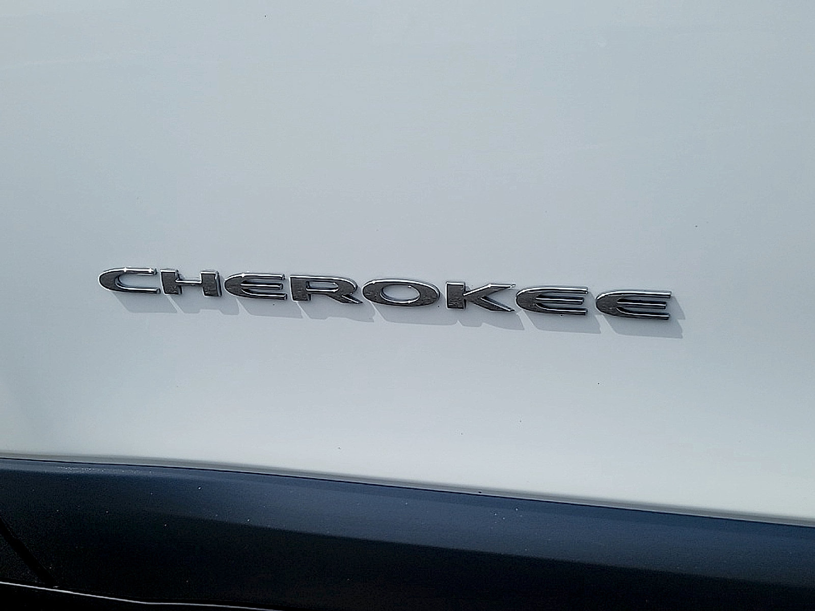 Used 2019 Jeep Cherokee Latitude Plus w/ Comfort/Convenience Group AWD/4WD image 32