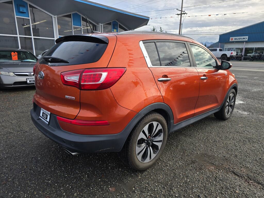 Used 2011 Kia Sportage SX w/ Premium Pkg w/Leather Seats image 7