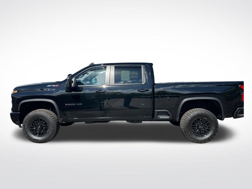 Used 2024 Chevrolet Silverado 2500 ZR2 w/ Technology Package AWD/4WD image 2