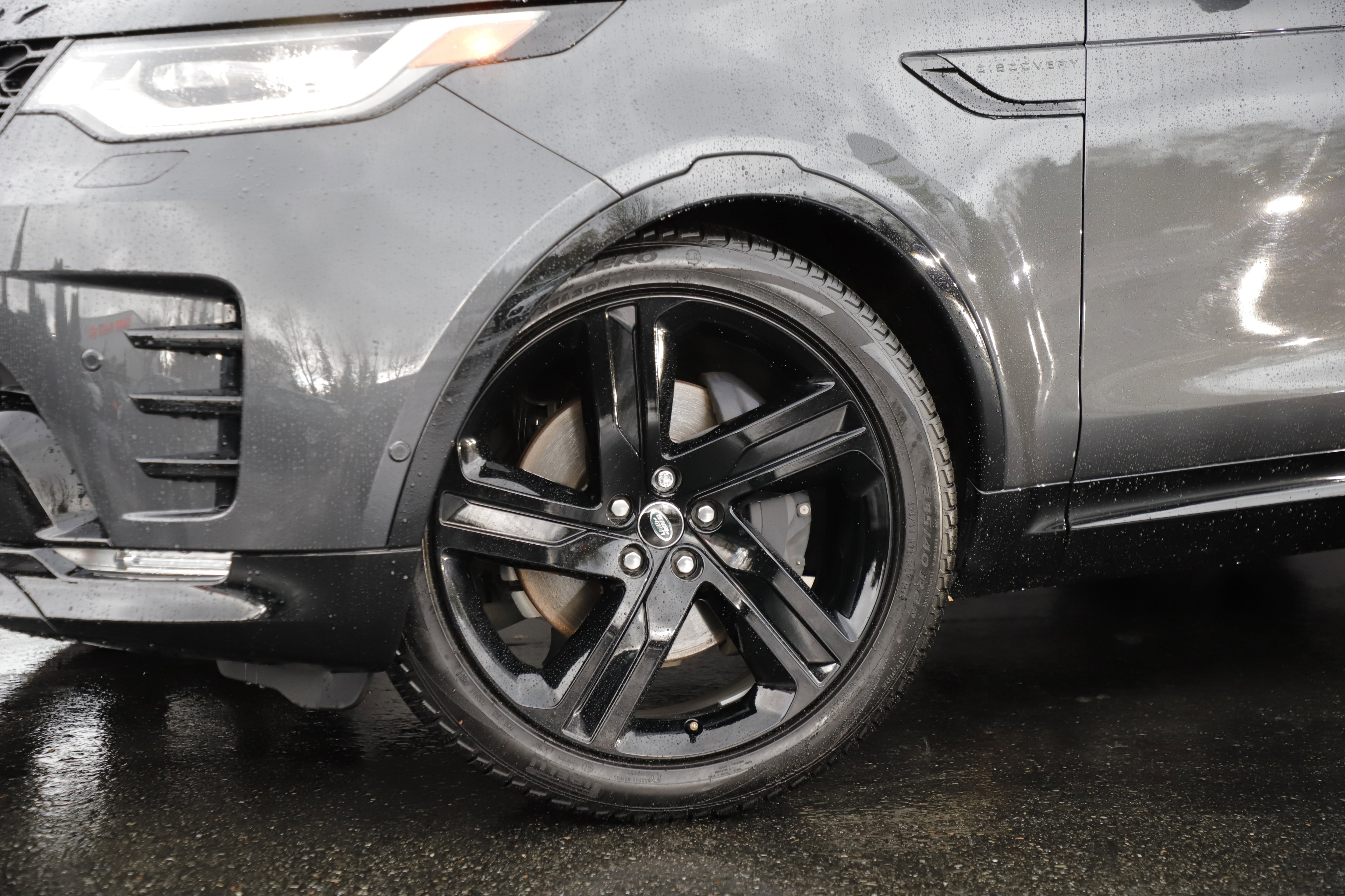 Certified 2025 Land Rover Discovery Dynamic SE image 2