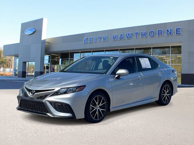 Used 2024 Toyota Camry SE w/ Convenience Package FWD image 3