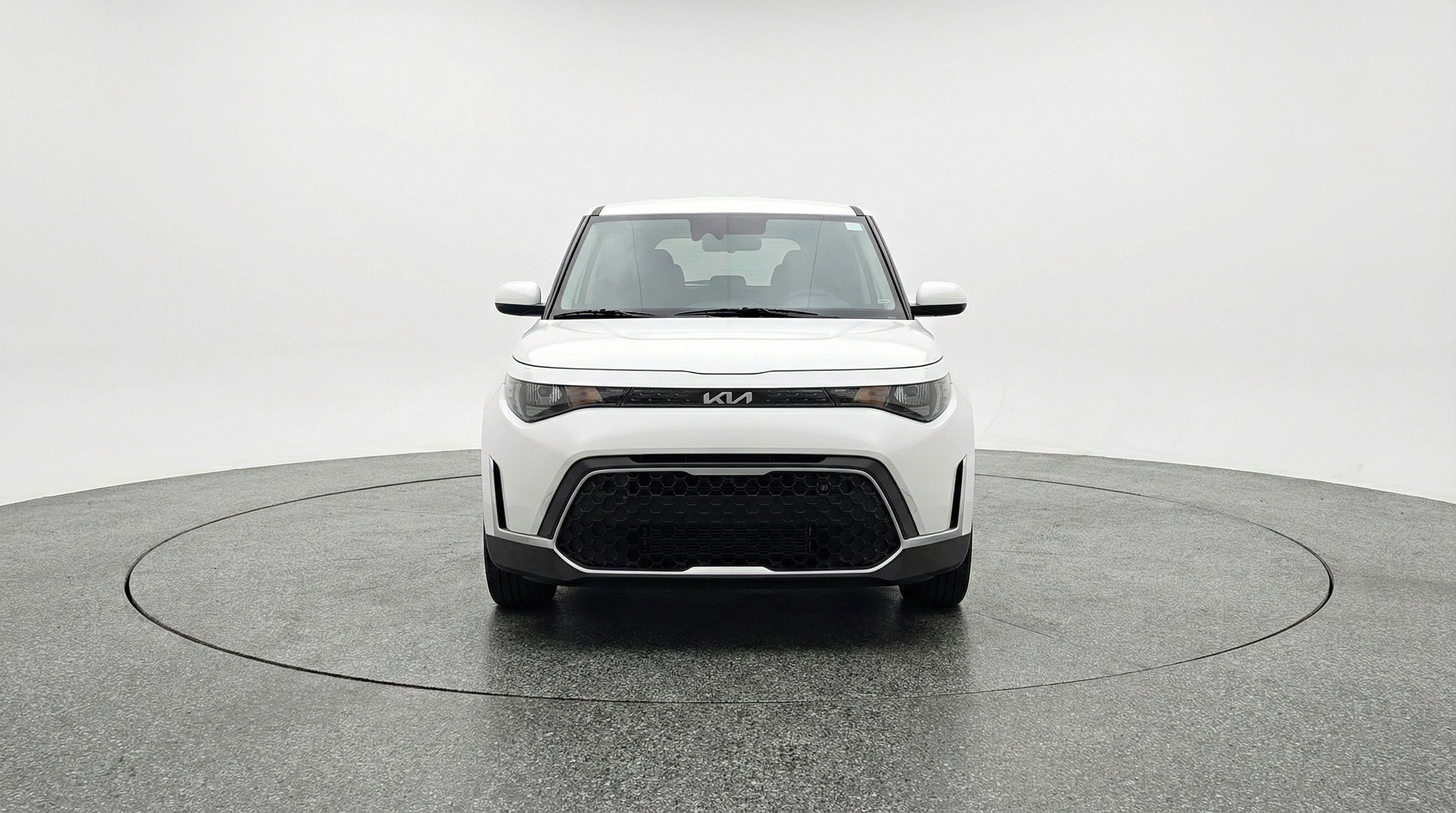 Used 2025 Kia Soul LX w/ LX Technology Package FWD image 2
