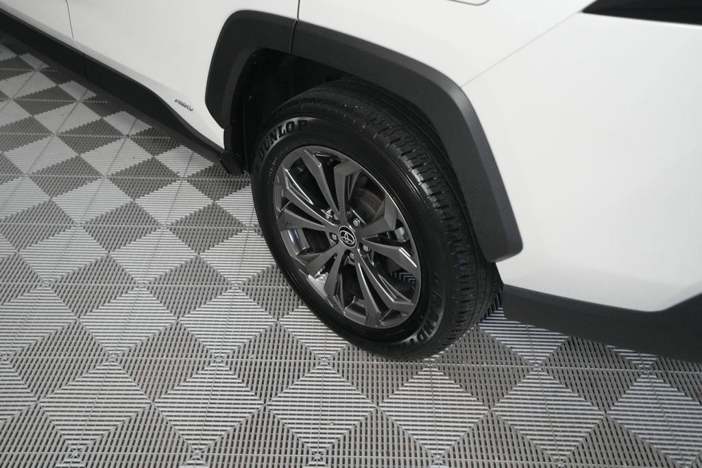 Used 2022 Toyota RAV4 XLE Premium AWD/4WD image 8