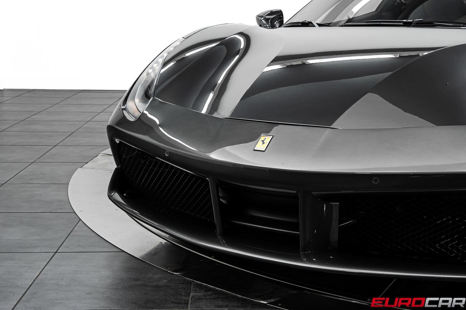 Used 2018 Ferrari 488 GTB RWD image 12