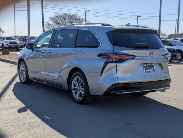 Used 2023 Toyota Sienna Limited image 9