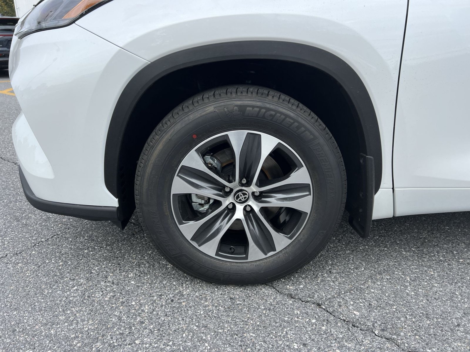 New 2026 Toyota Highlander XLE AWD/4WD image 12