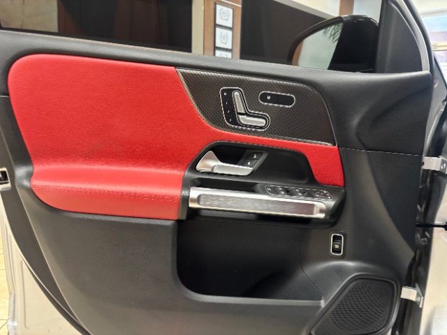 Used 2022 Mercedes-Benz GLB 35 AMG 4MATIC image 14