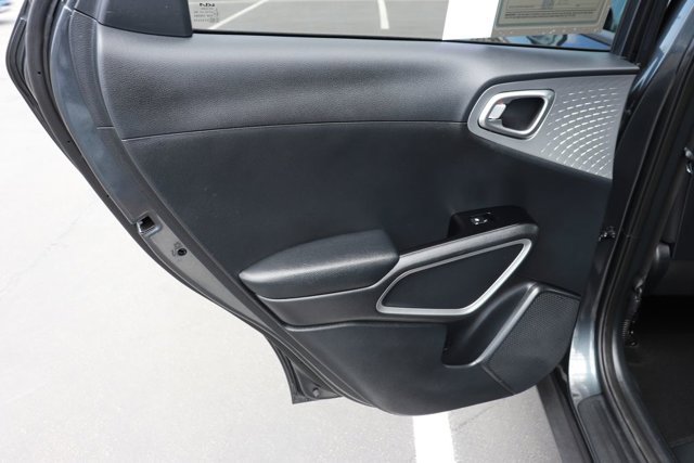 Used 2025 Kia Soul LX w/ LX Technology Package FWD image 12