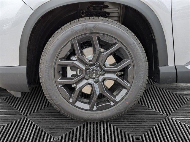 New 2025 Honda Pilot Touring image 9