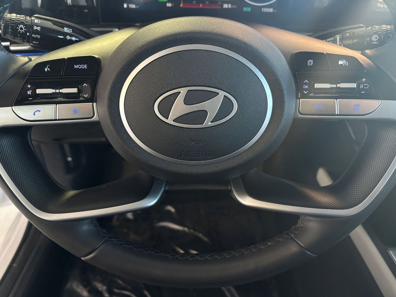 Used 2025 Hyundai Elantra Limited image 31