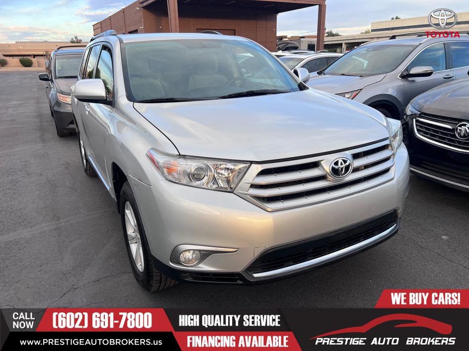 Used 2012 Toyota Highlander V6 w/ Tech Pkg FWD image 4
