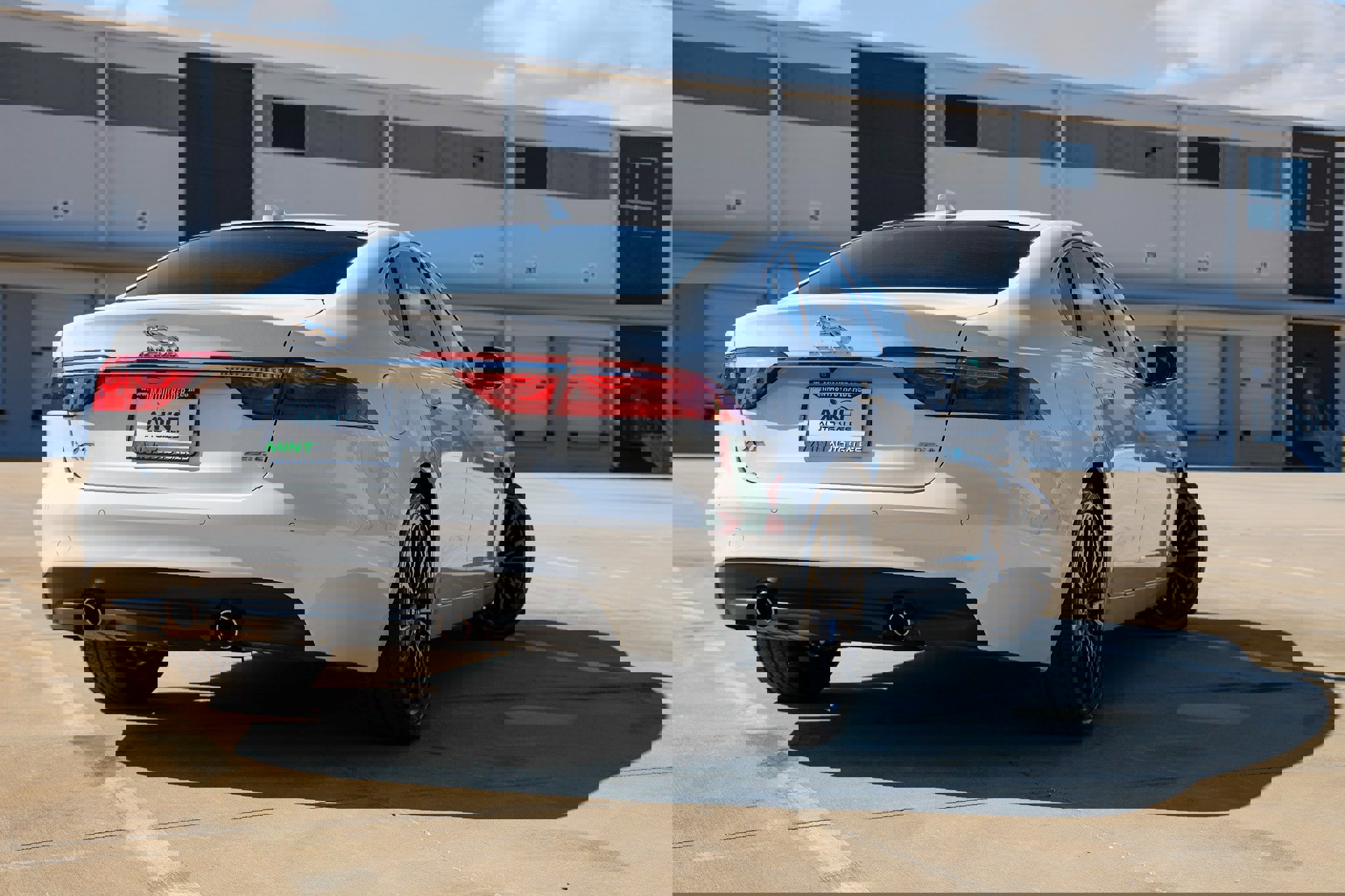 Used 2018 Jaguar XF Prestige image 40