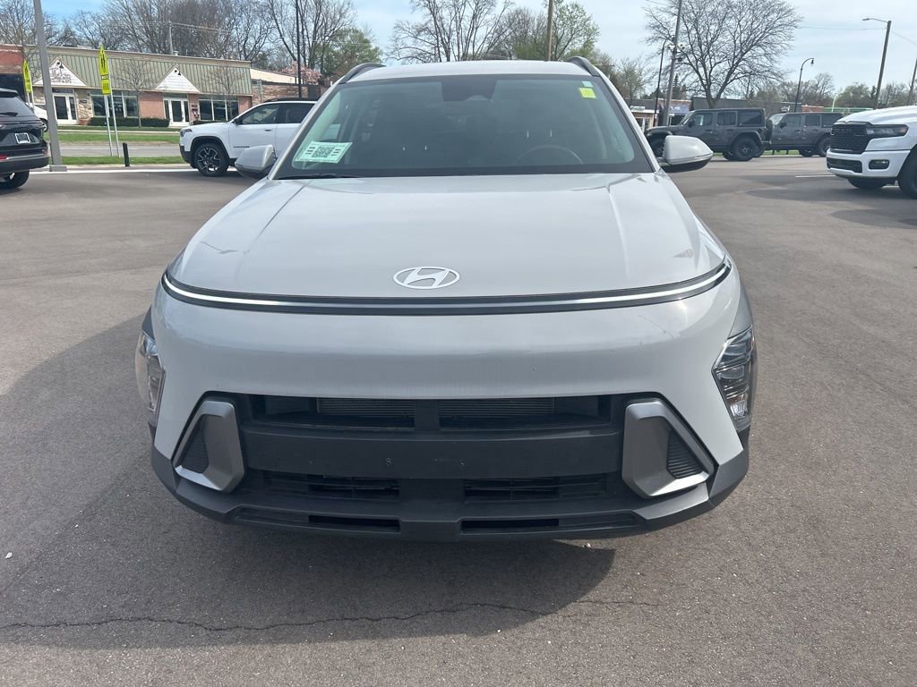 Used 2024 Hyundai Kona SEL AWD/4WD image 2