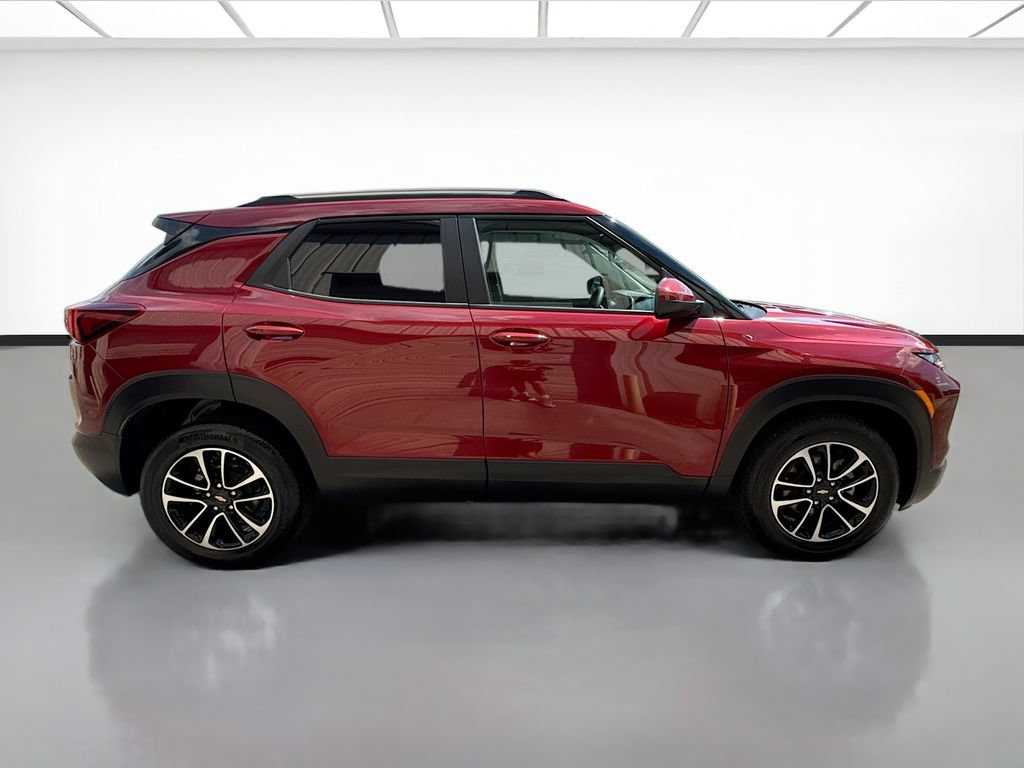 Used 2025 Chevrolet TrailBlazer LT FWD image 4