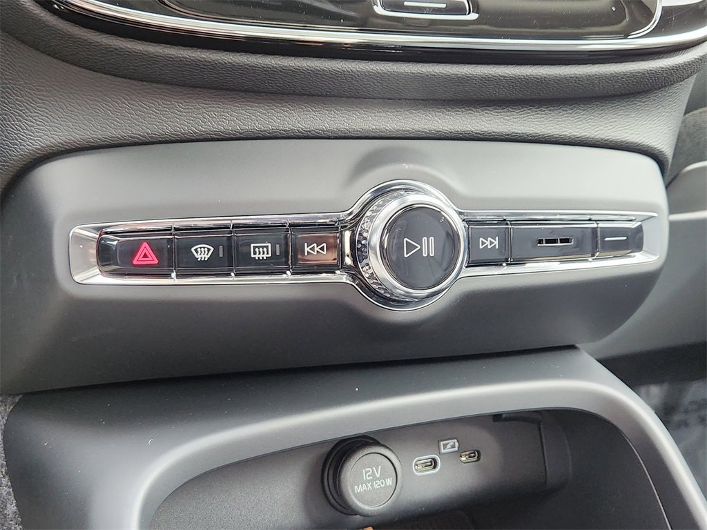 Used 2026 Volvo XC40 B5 Ultra w/ Protection Package Premier image 17
