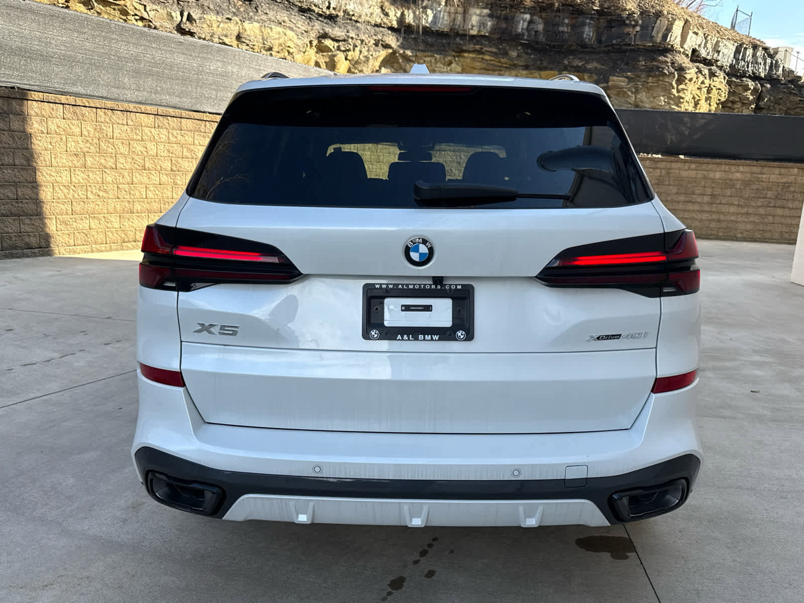 New 2026 BMW X5 xDrive40i w/ M Sport Package AWD/4WD image 4