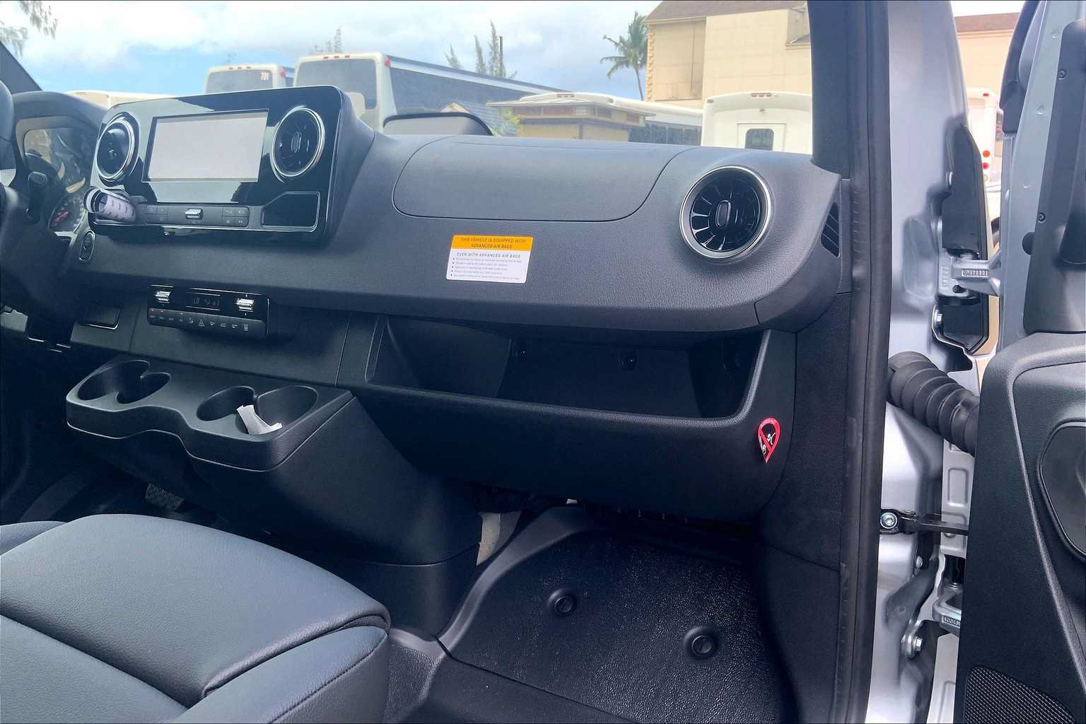 Used 2025 Mercedes-Benz Sprinter 2500 image 25