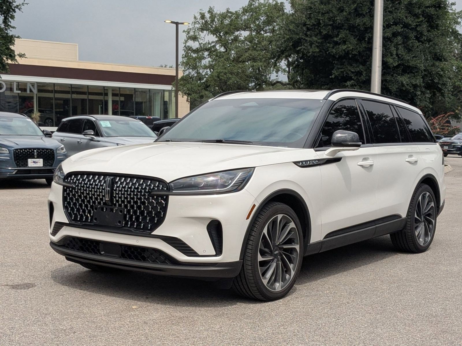 Used 2026 Lincoln Aviator Reserve w/ Luxury Package RWD image 7