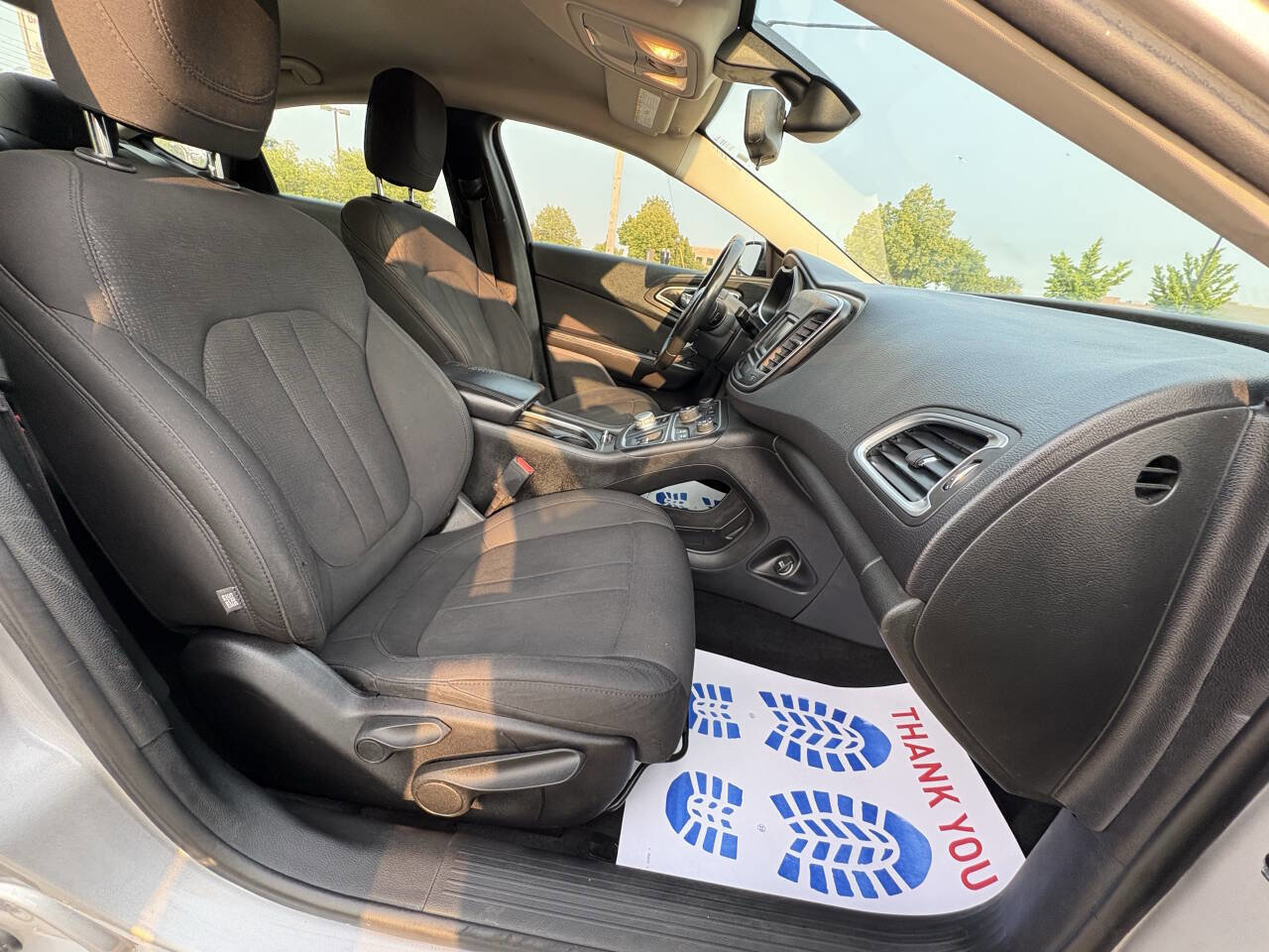 Used 2015 Chrysler 200 Limited w/ Convenience Group image 20