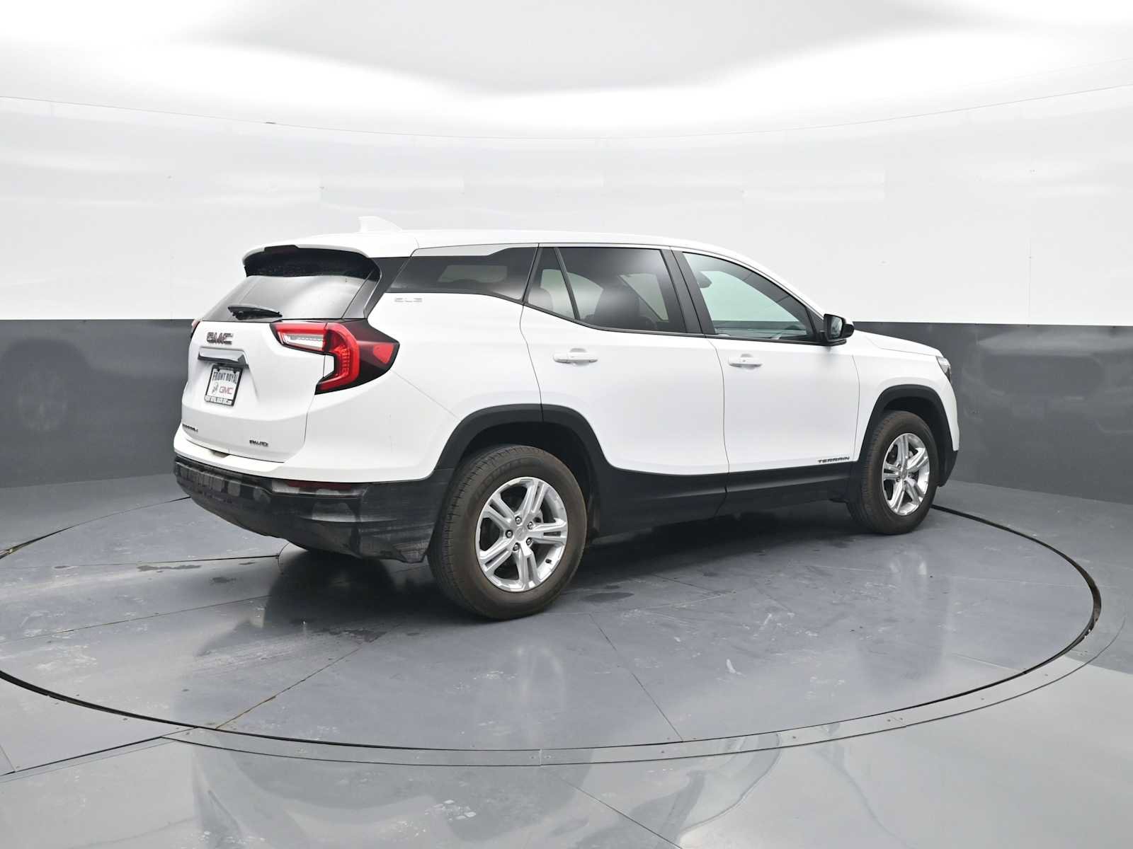 Used 2024 GMC Terrain SLE AWD/4WD image 8