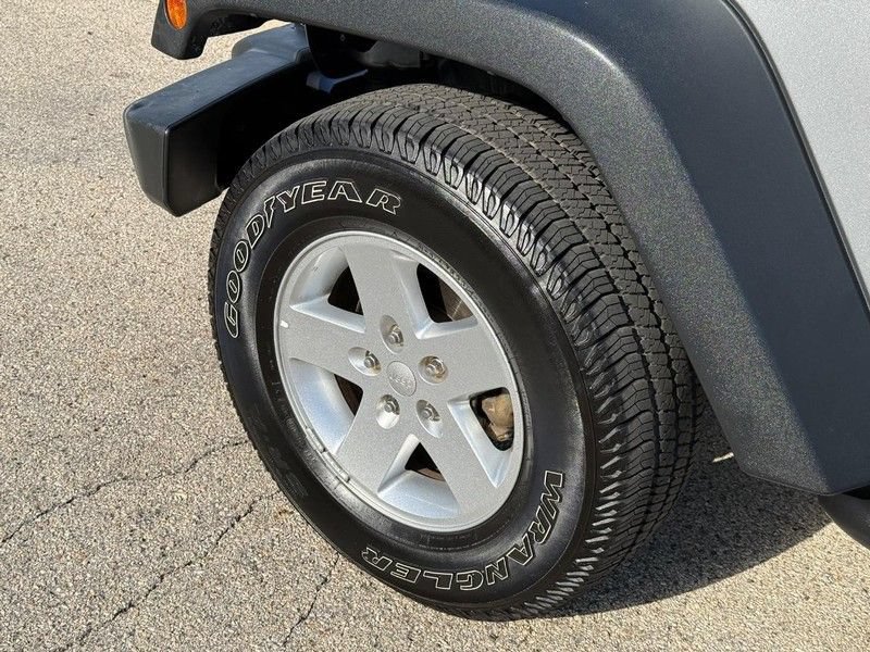 Used 2018 Jeep Wrangler Sport AWD/4WD image 10