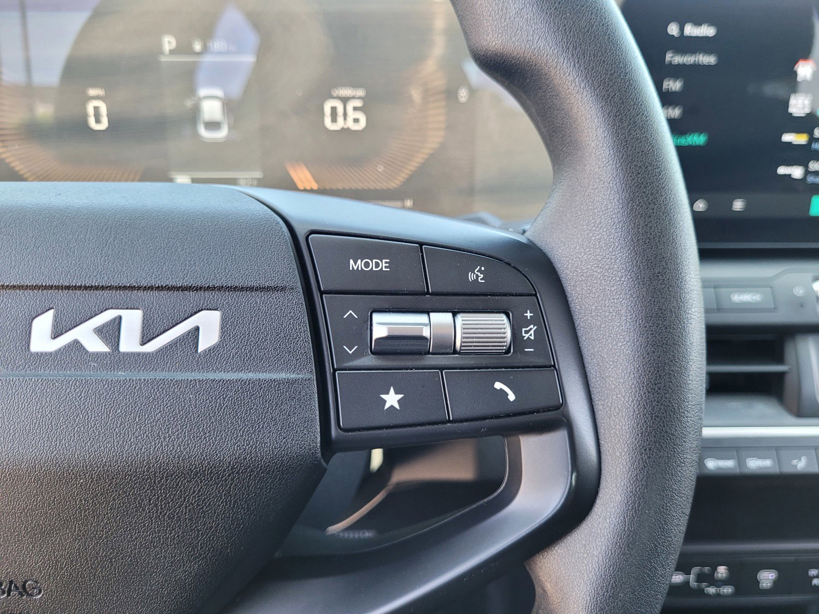 Used 2025 Kia K4 LXS FWD image 23